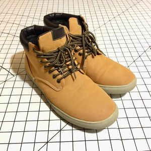 Steve Madden - Midtop Chukka Suede Boots